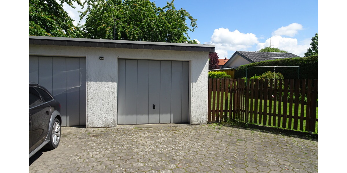 Doppelgarage im Hof