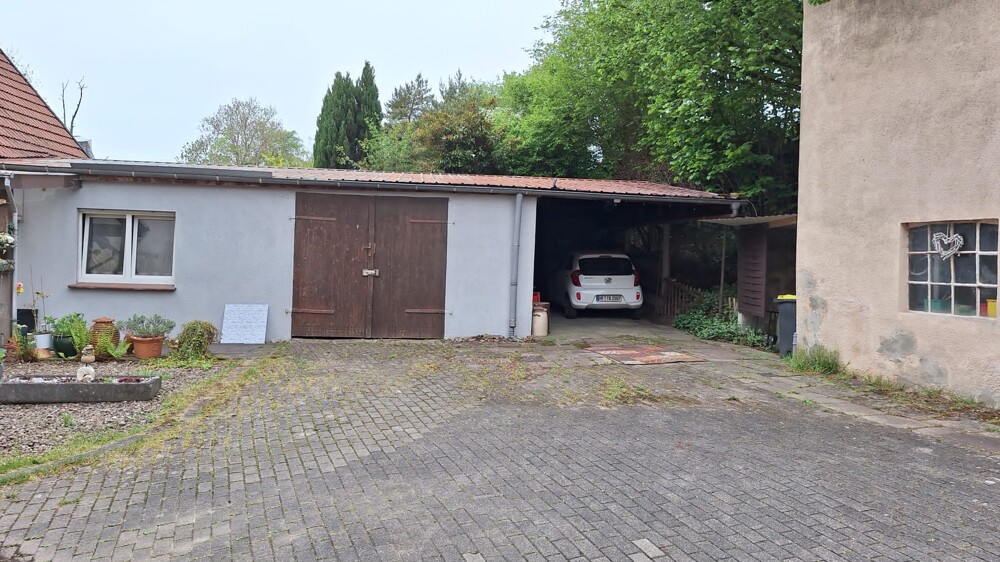 Garage mit Wohnung1