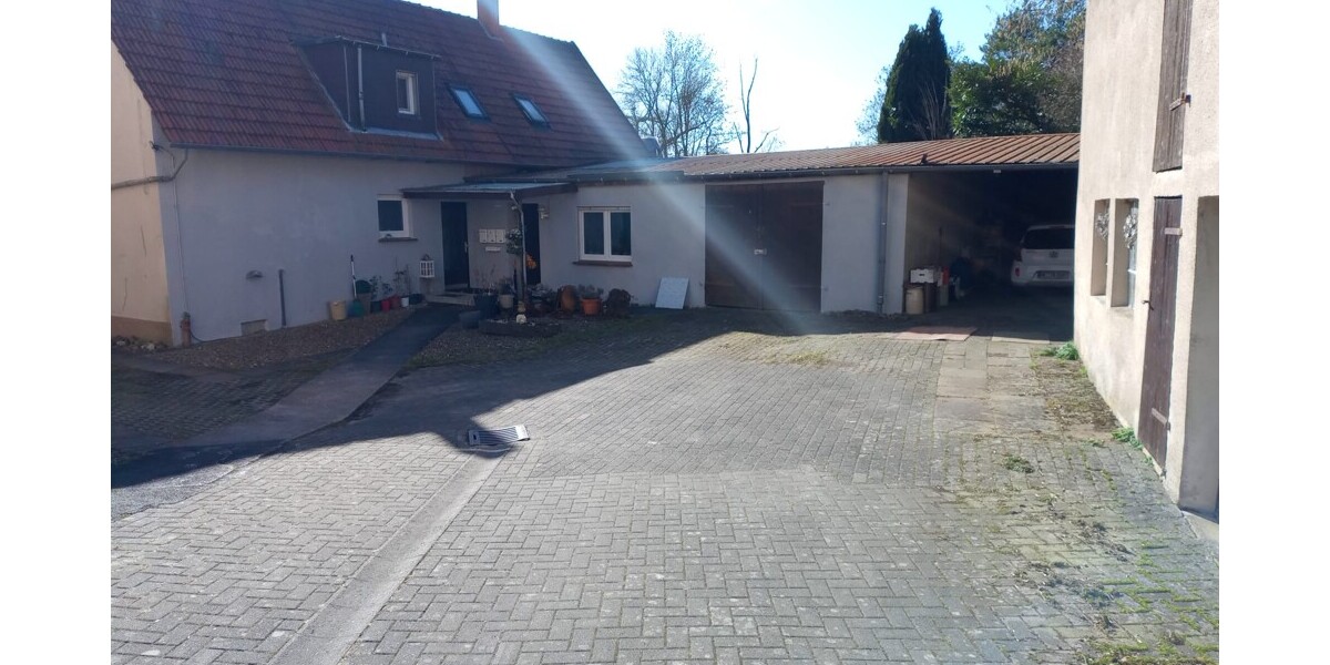 Hofeinfahrt 1
